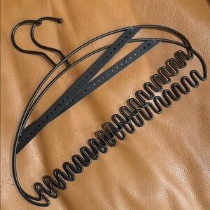 Black Metal Jewelry Hanger (x2)